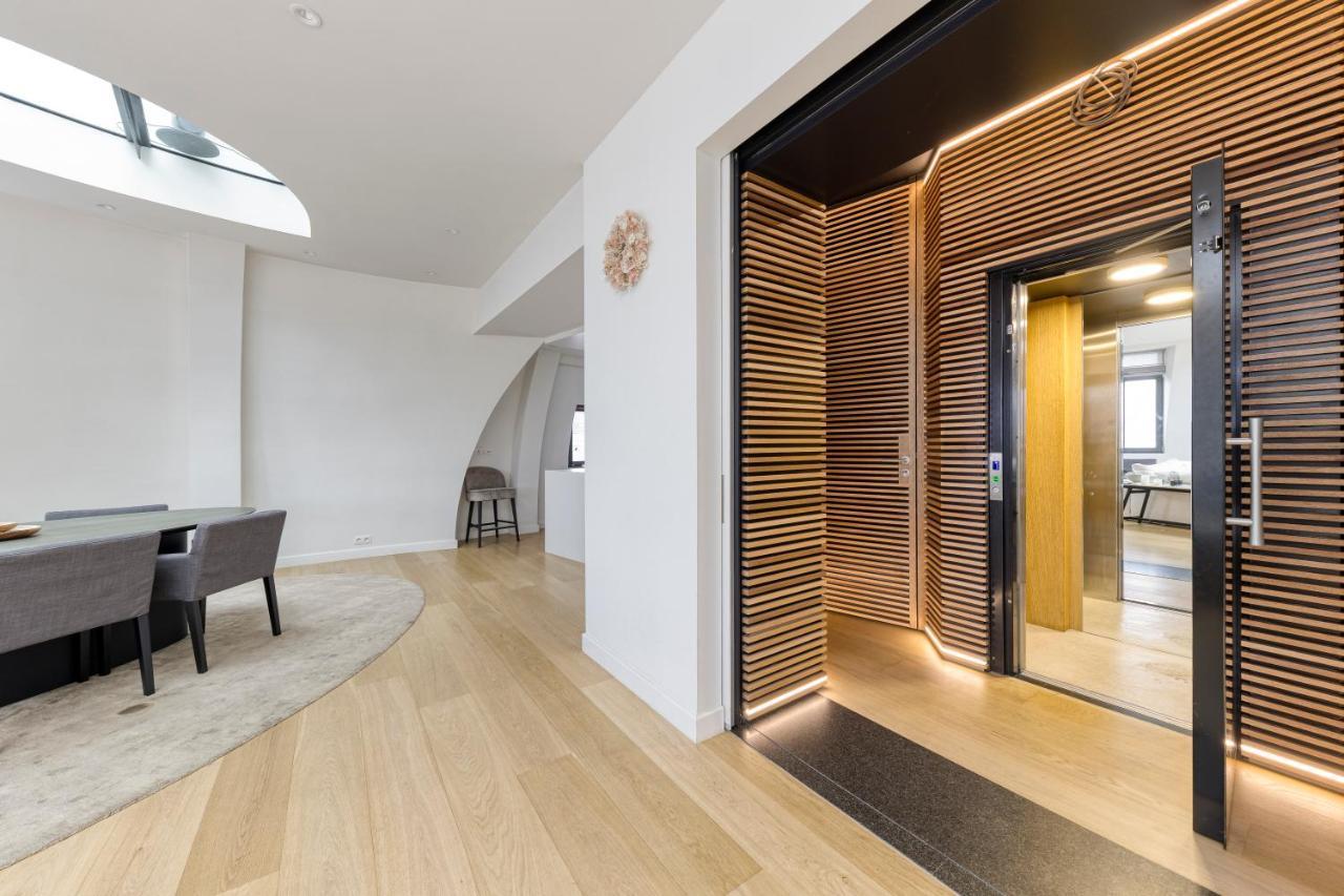 בריסל Triplex Penthouse In The City Center מראה חיצוני תמונה