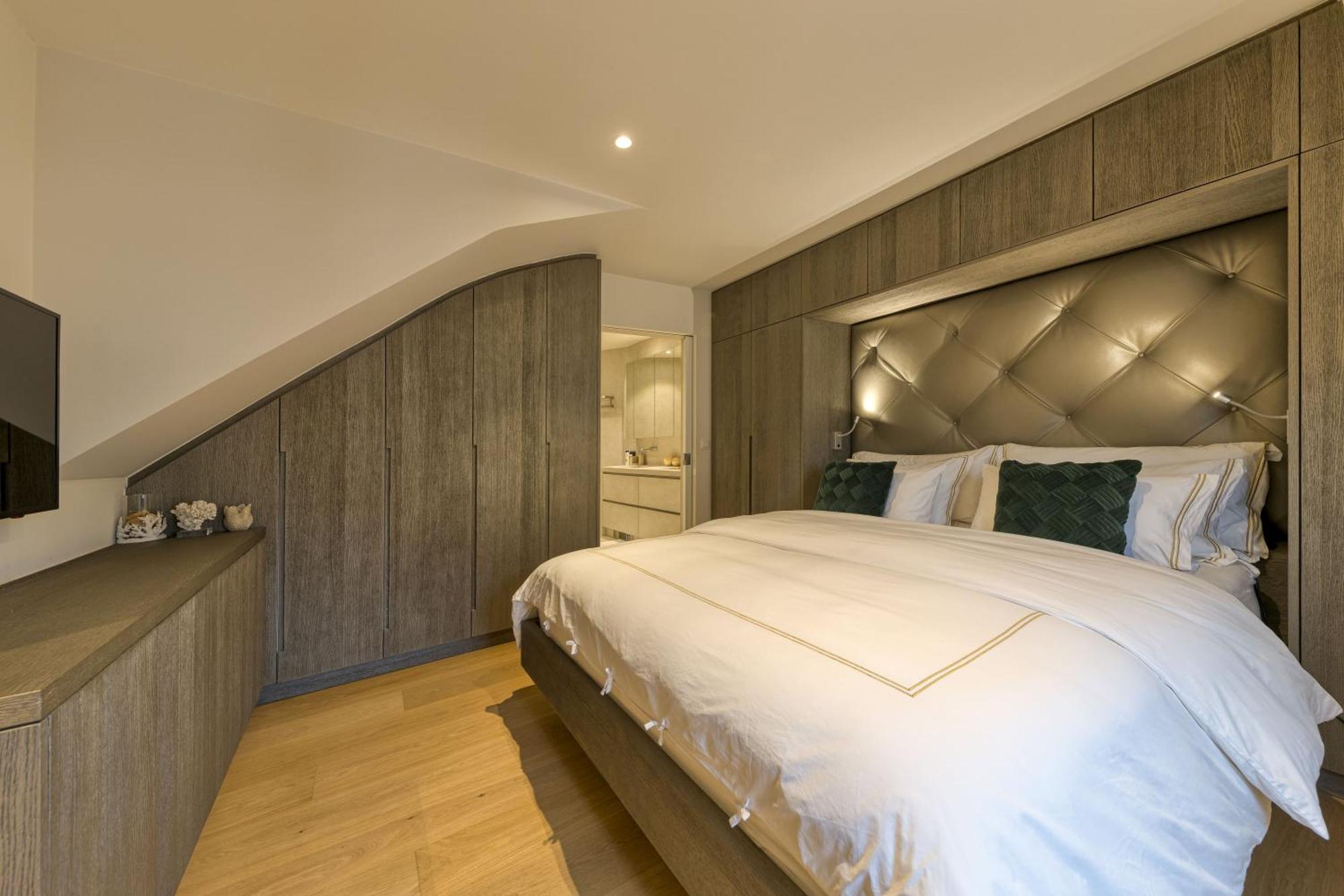 בריסל Triplex Penthouse In The City Center מראה חיצוני תמונה