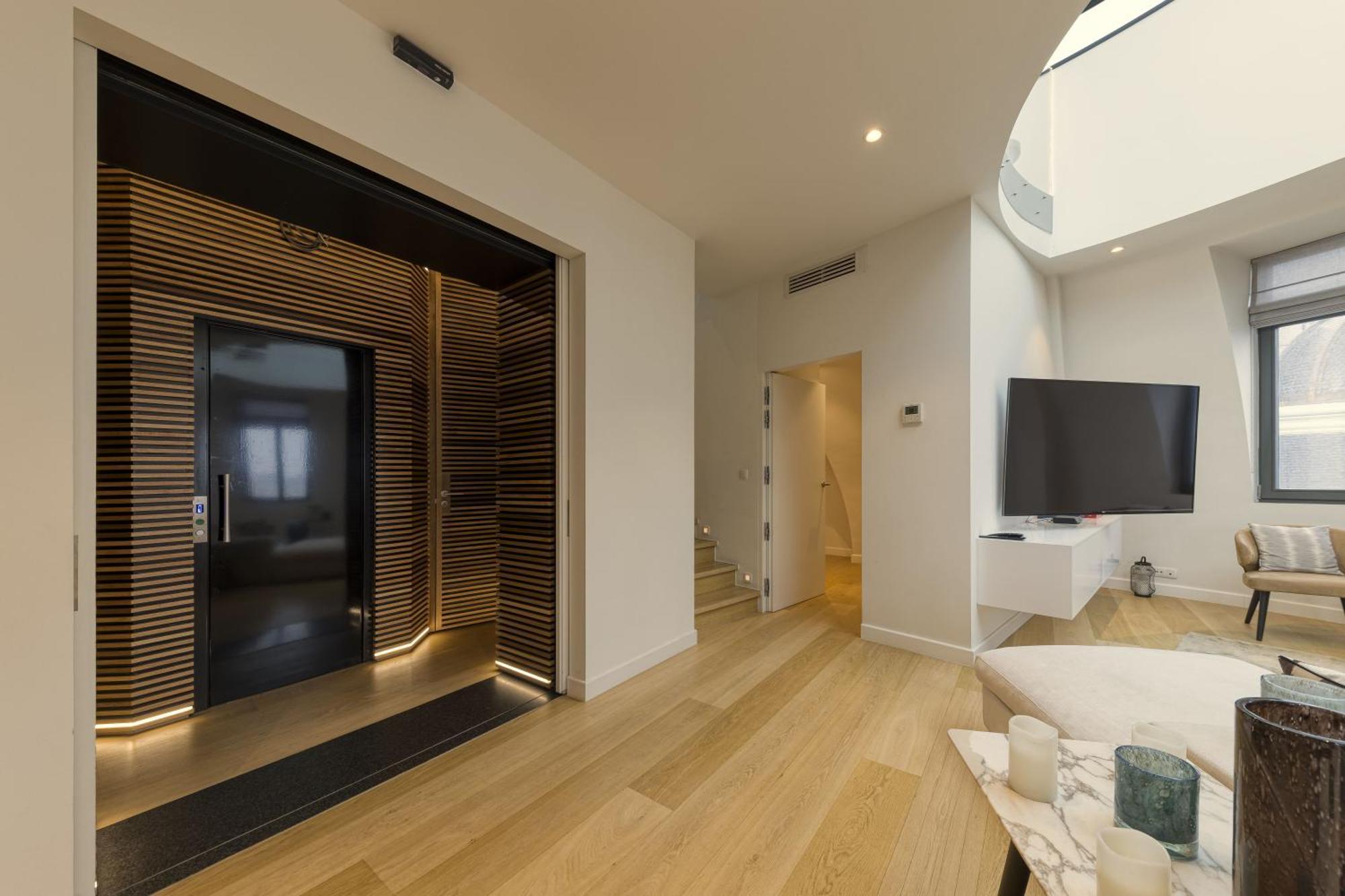 בריסל Triplex Penthouse In The City Center מראה חיצוני תמונה