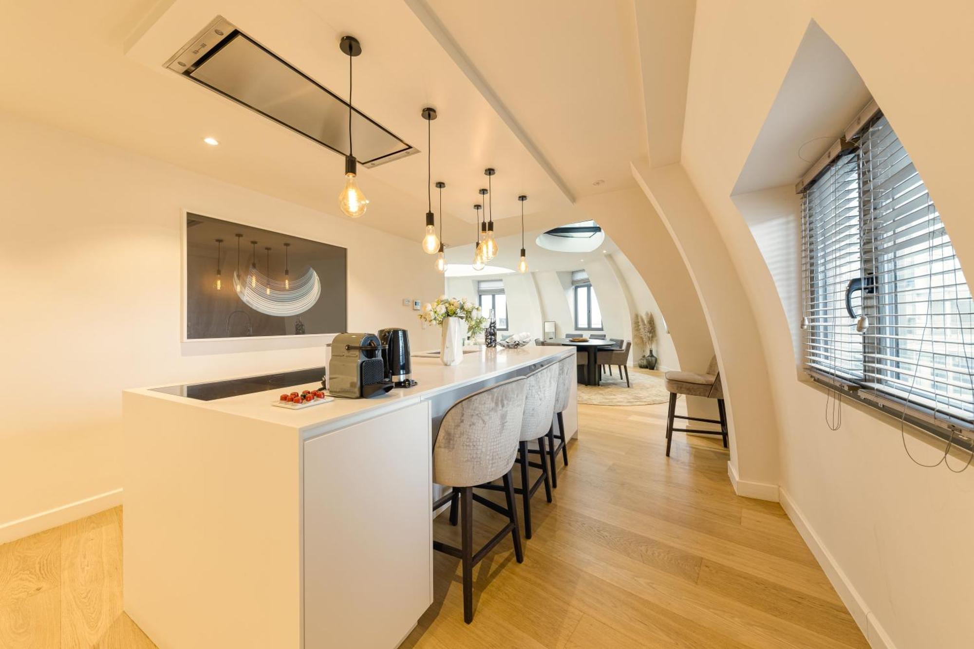 בריסל Triplex Penthouse In The City Center מראה חיצוני תמונה