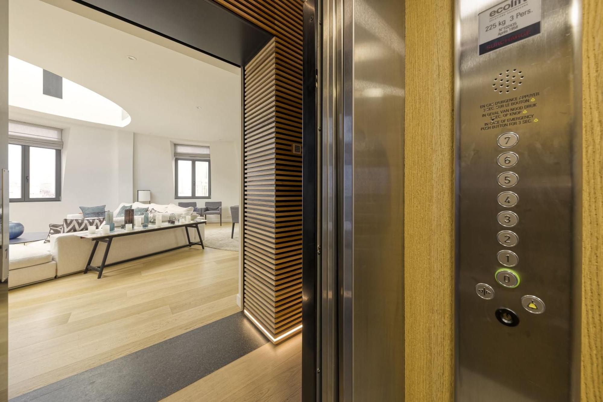בריסל Triplex Penthouse In The City Center מראה חיצוני תמונה
