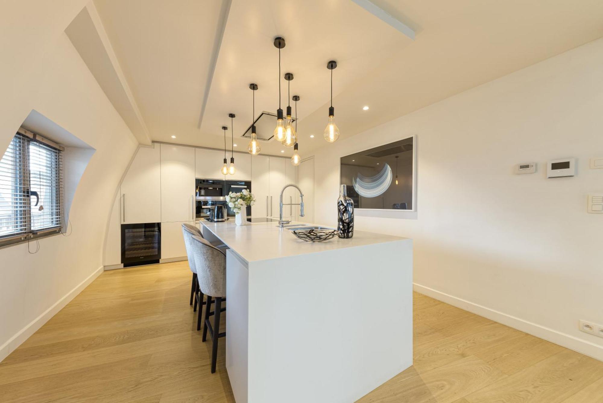 בריסל Triplex Penthouse In The City Center מראה חיצוני תמונה